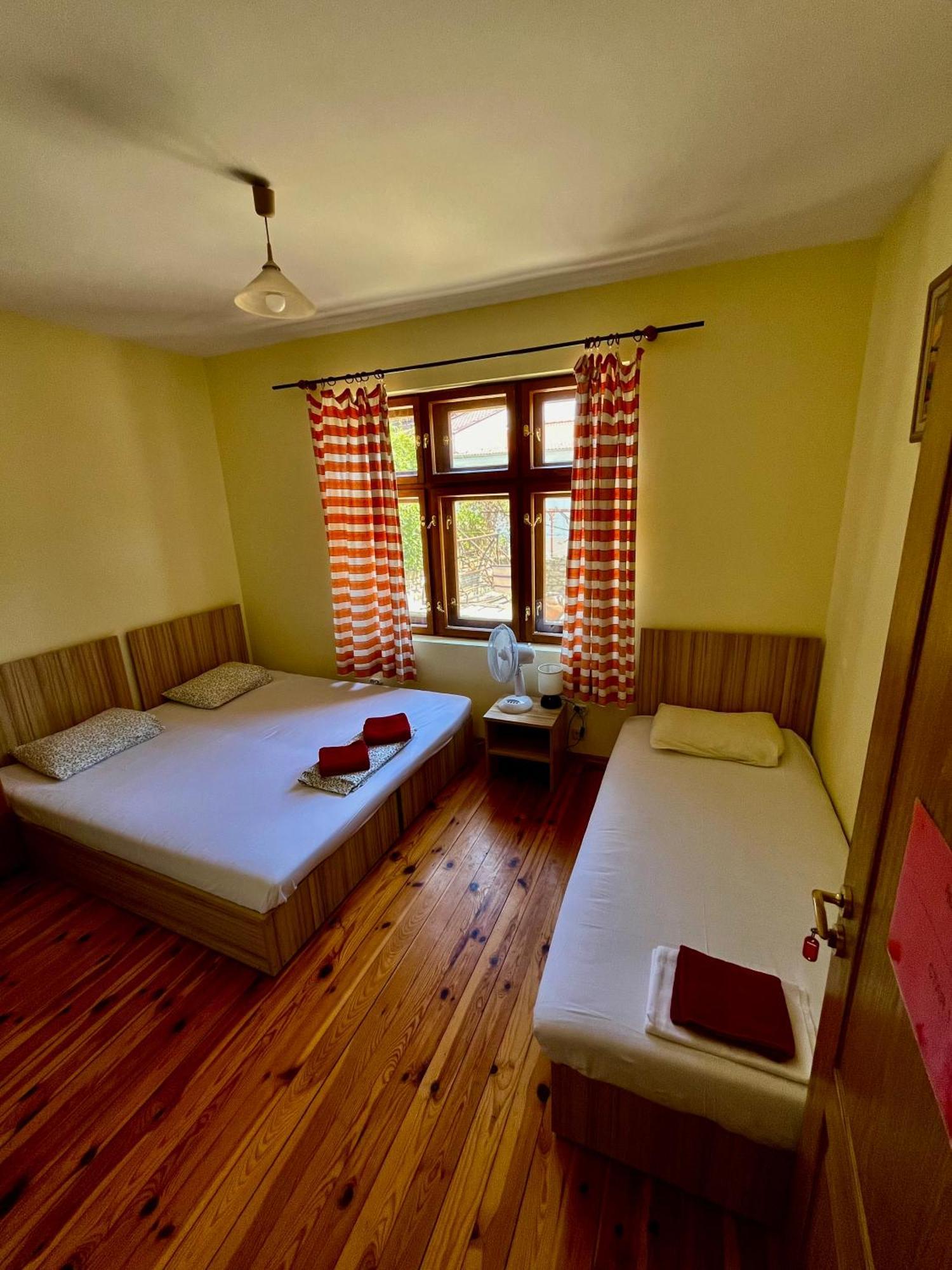 Hostel Mostel Veliko Turnovo Bagian luar foto